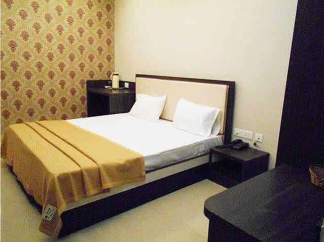 Hotel Janki International By Keymagics Benares Buitenkant foto