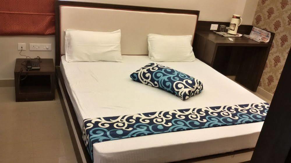Hotel Janki International By Keymagics Benares Buitenkant foto